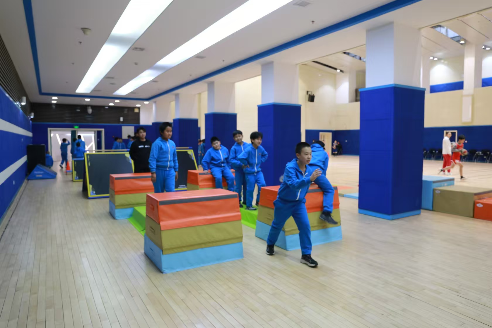 世俱杯官网体育跑酷器材进京“炫秀”